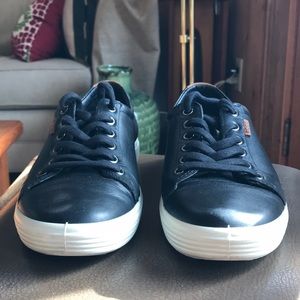 ecco soft 7 cap toe sneaker
